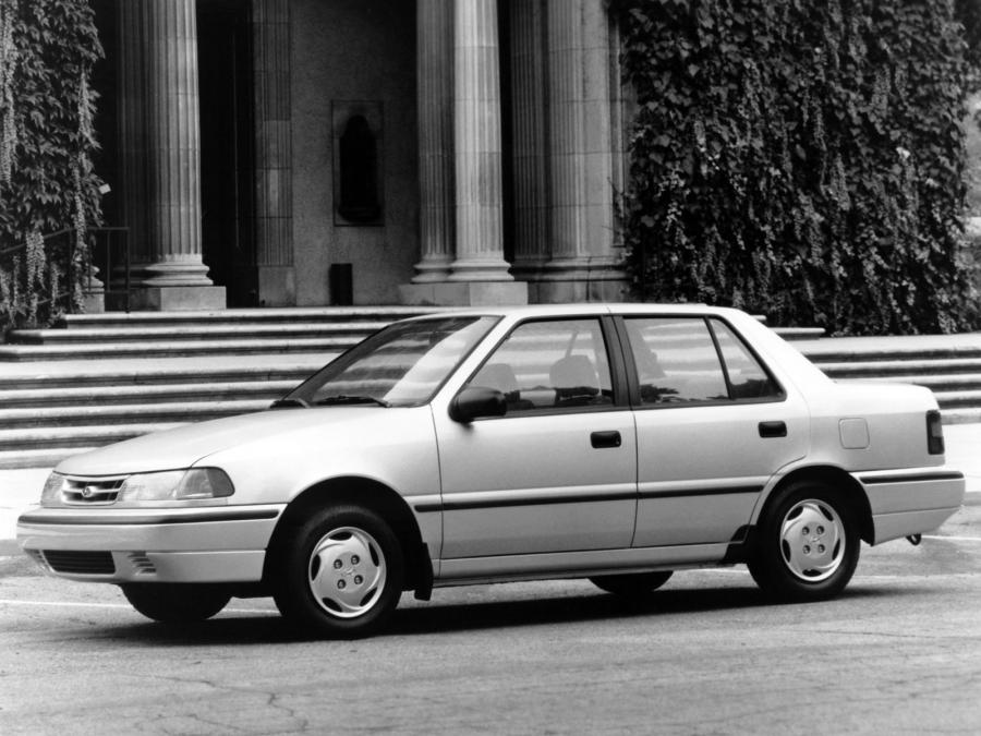  Hyundai Excel Sedan 1992 года  (фото 2 из 3)